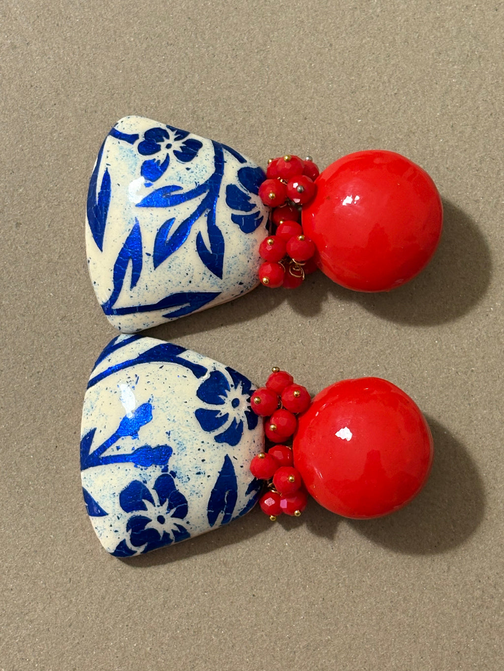 Orecchini Flowers rosso, avorio e blu