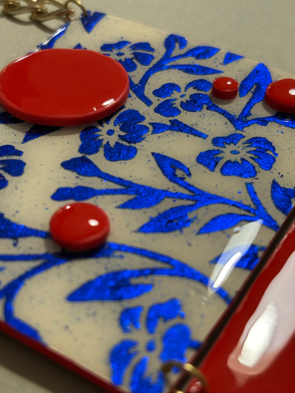 Set collana e orecchini Flowers rosso,avorio e blu