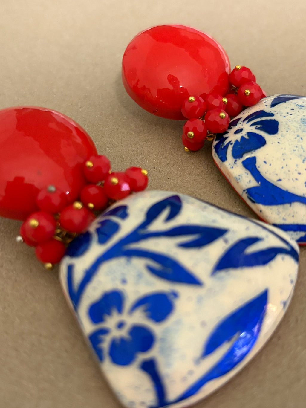 Orecchini Flowers rosso, avorio e blu