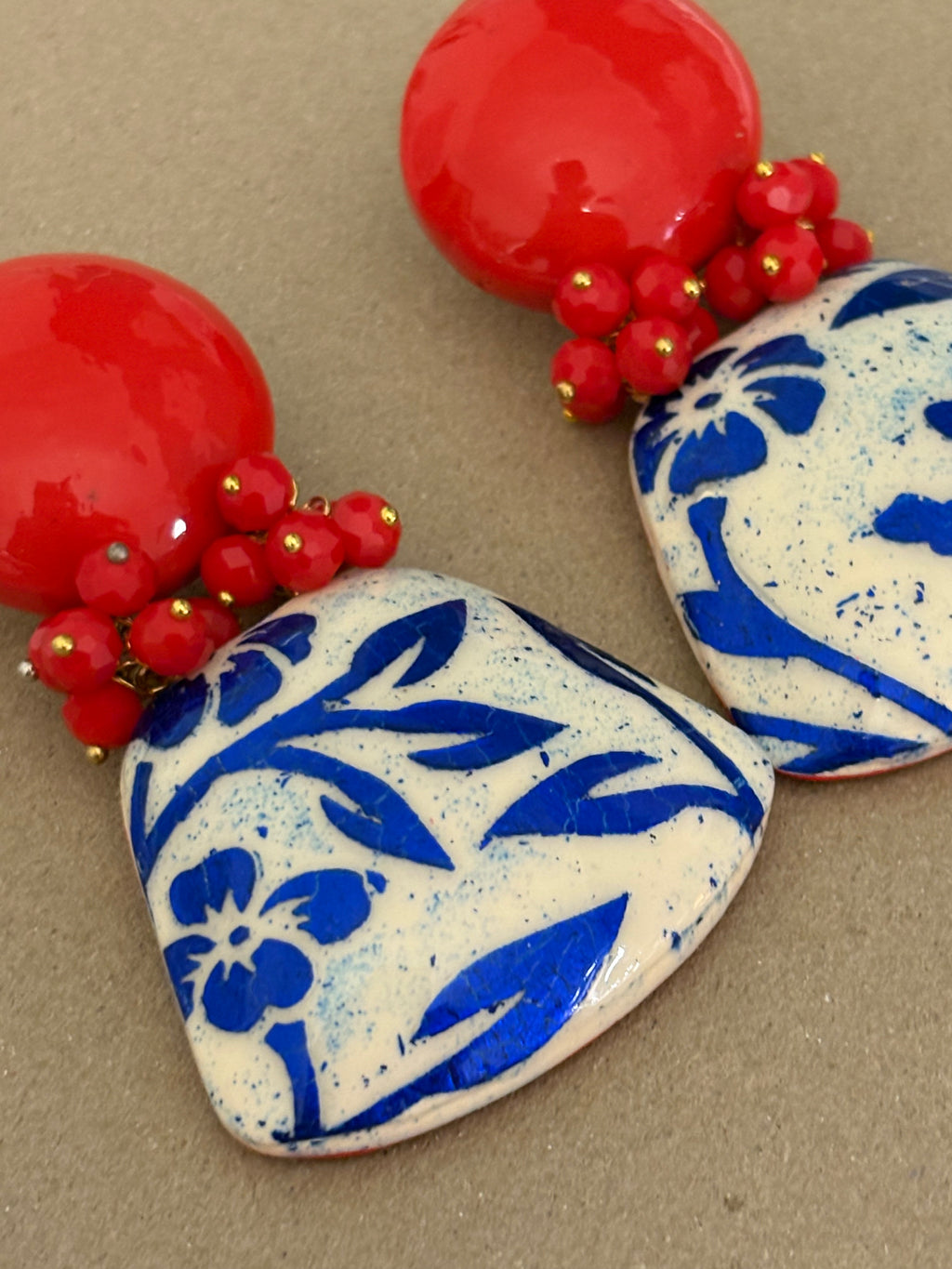 Orecchini Flowers rosso, avorio e blu