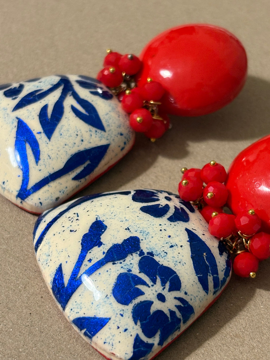 Orecchini Flowers rosso, avorio e blu