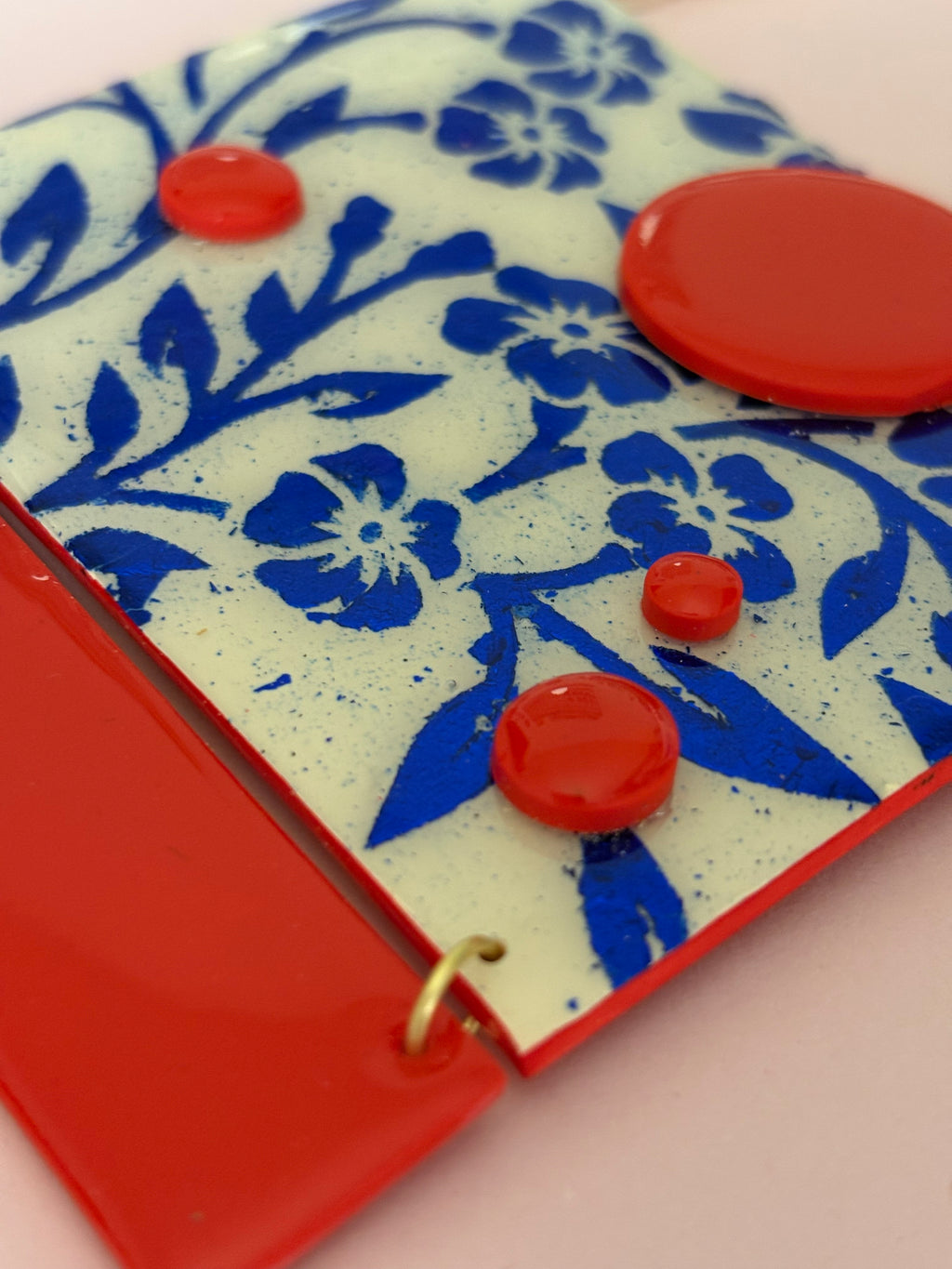 Set collana e orecchini Flowers rosso,avorio e blu