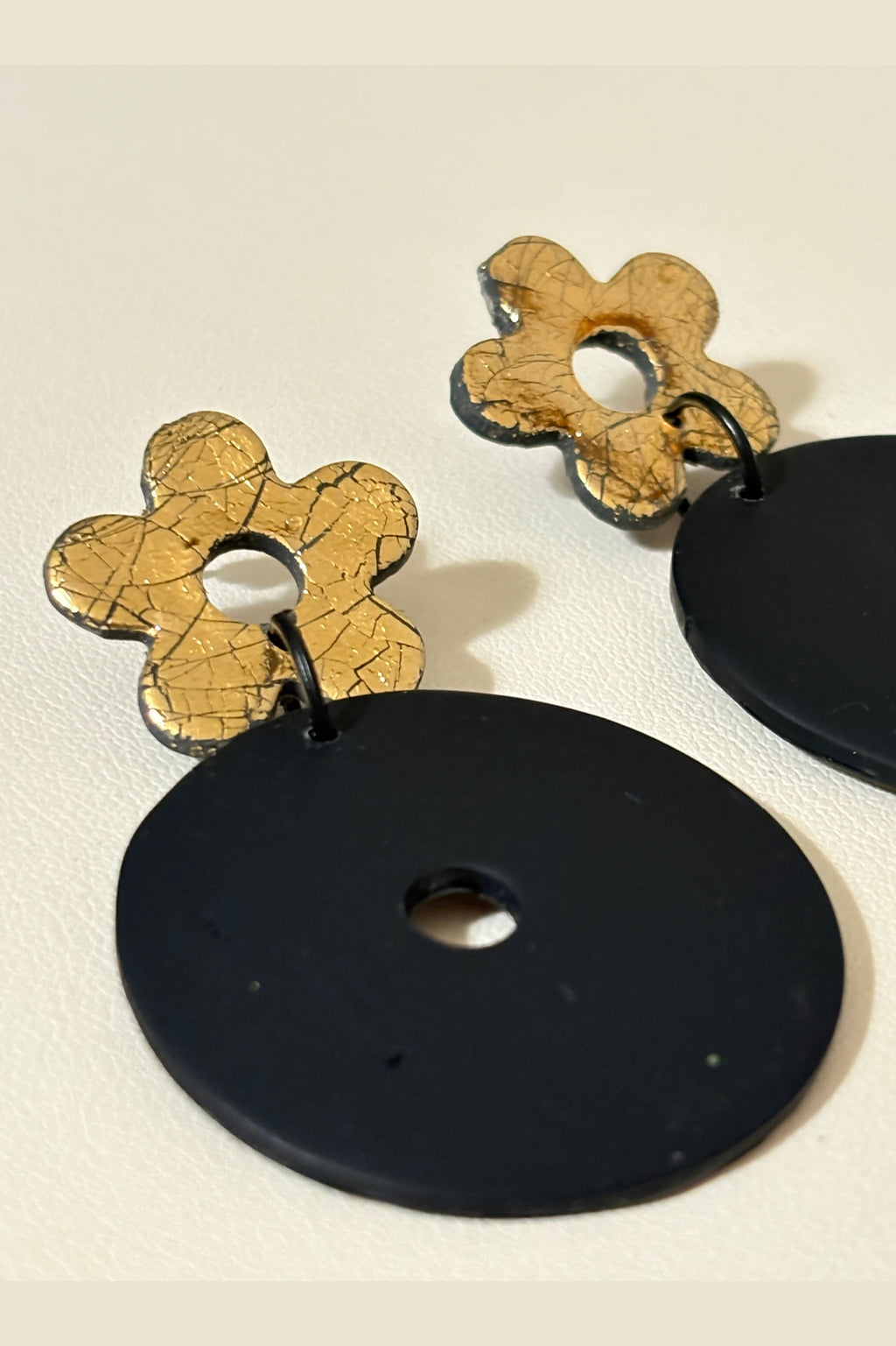 Orecchini Cracklè Flowers oro e nero