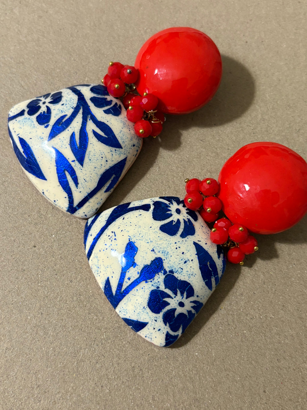 Orecchini Flowers rosso, avorio e blu