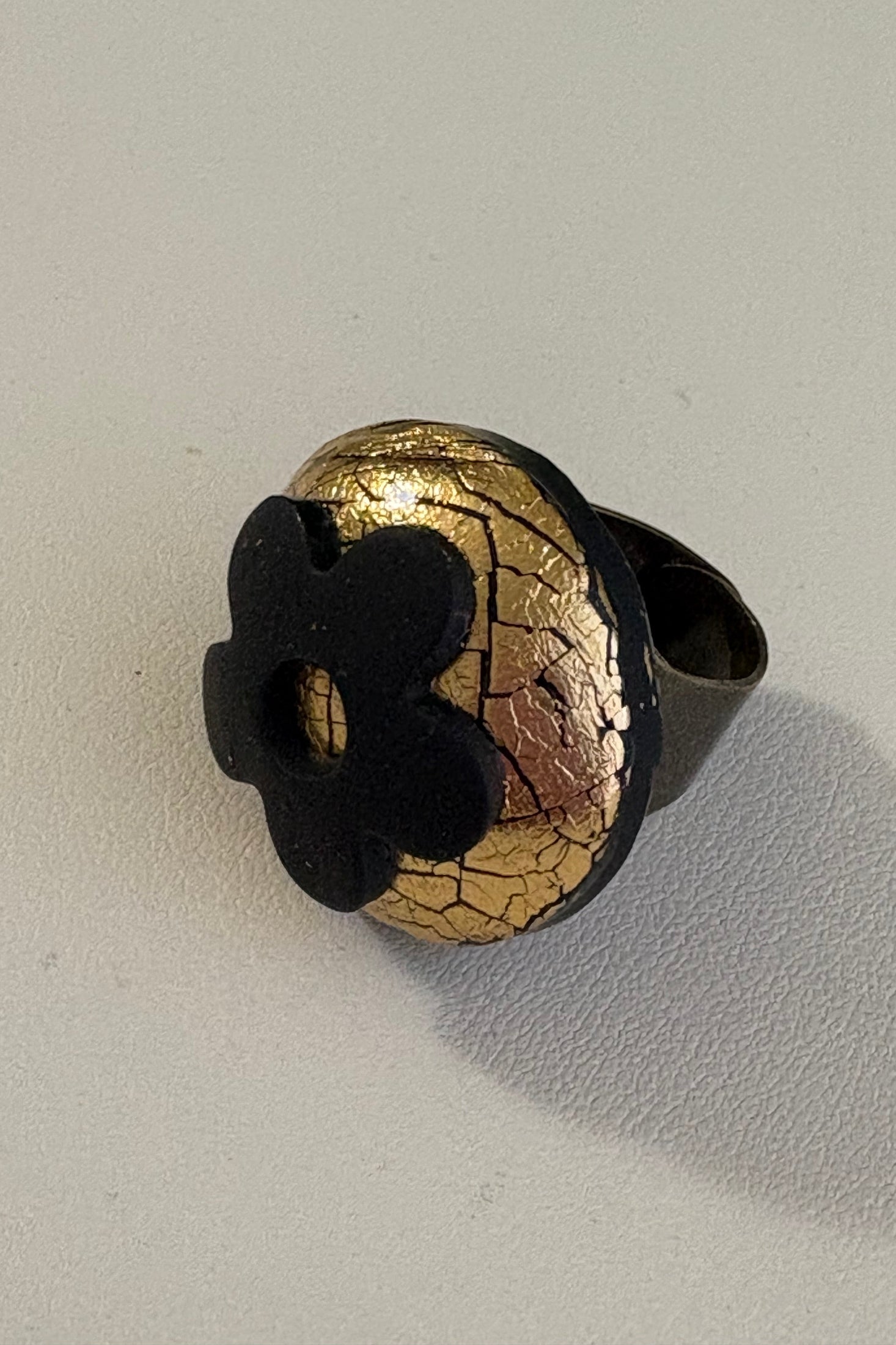 Anello Cracklè Flowers oro e nero