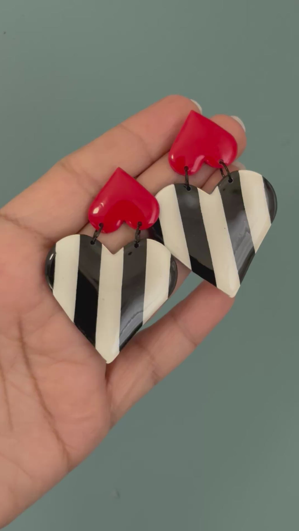 Orecchini Regina di cuori bianco e nero