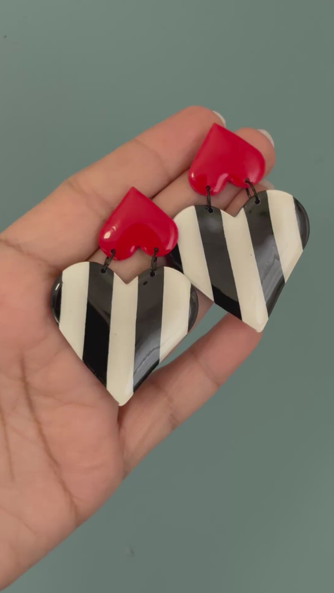 Orecchini Regina di cuori bianco e nero